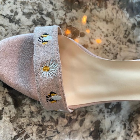 New shoes , never wear large size - Picture 3 of 6